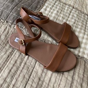 NWOT Steve Madden Tan Leather Dina Sandal | Steve Madden Shoes Flats